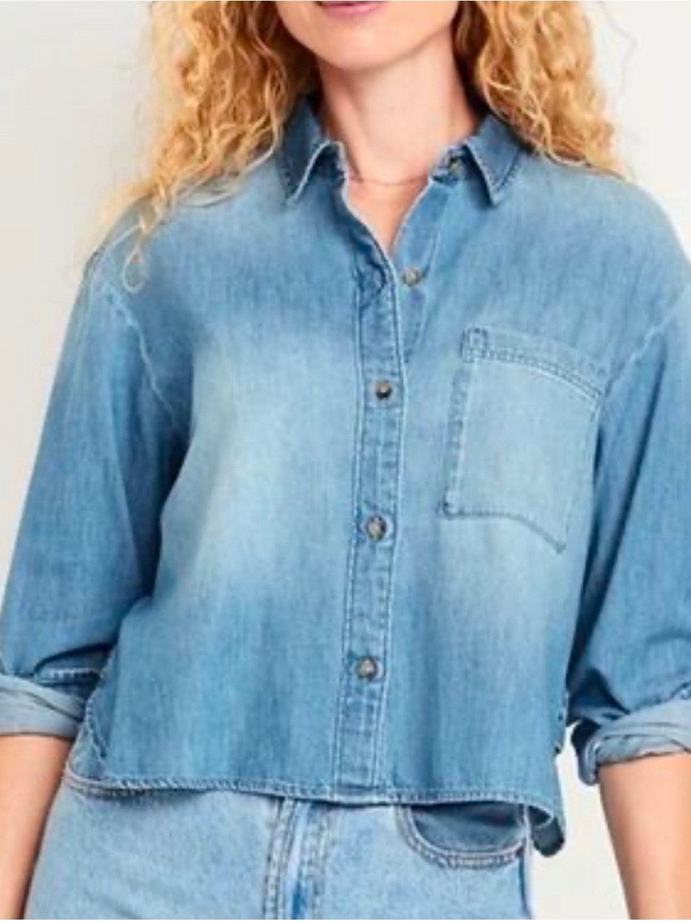 Old Navy EUC Size L Cropped Light Wash Denim Button-Up Shirt